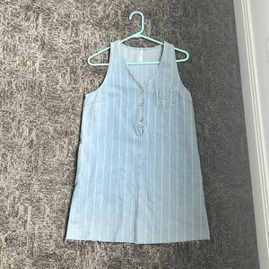 A cute denim dress!